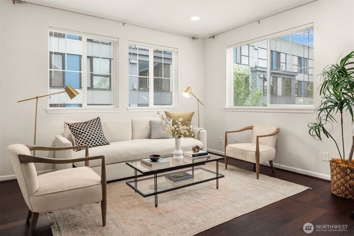 Property Photo:  3420 SW Graham Street 1005  WA 98126 