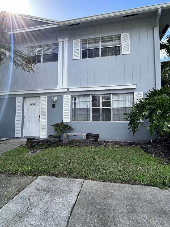 Property Photo: 1805 SW 81st Avenue 4-15 FL 33324