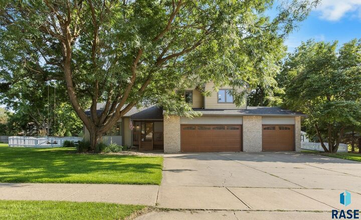 2905 E 33rd St  Sioux Falls SD 57103 photo