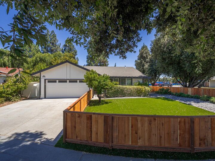 Property Photo: 6055 Larchmont Court CA 95123