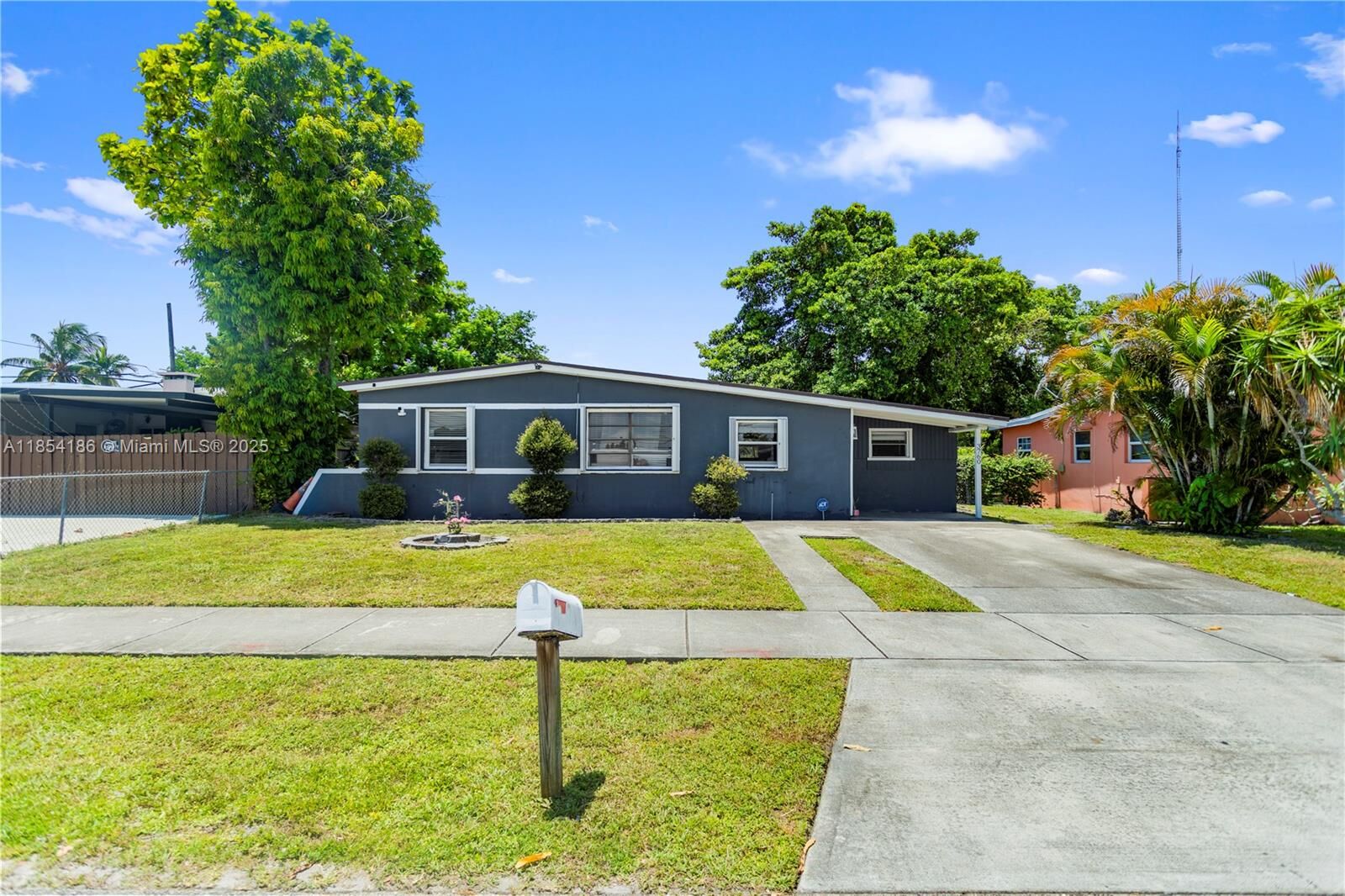 Property Photo: 3760 SW 47th Ave FL 33023