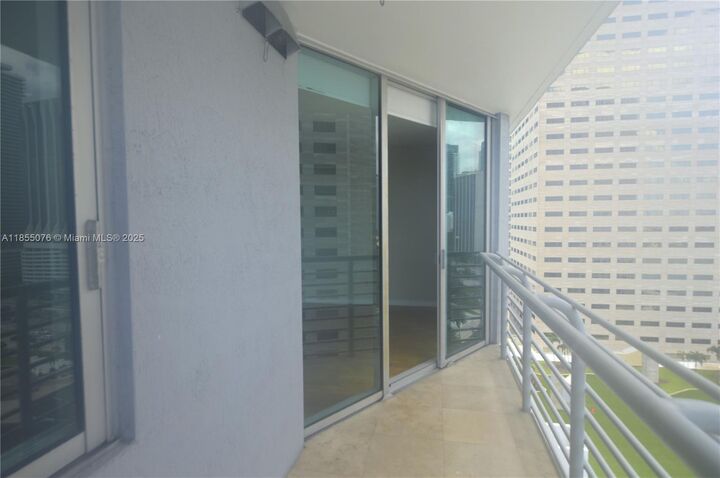 Property Photo:  335 S Biscayne Blvd 1904  FL 33131 
