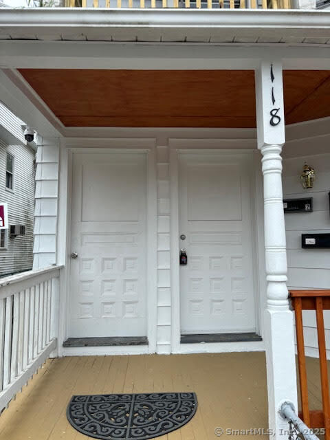 Property Photo:  118 East Farm Street 1  CT 06704 