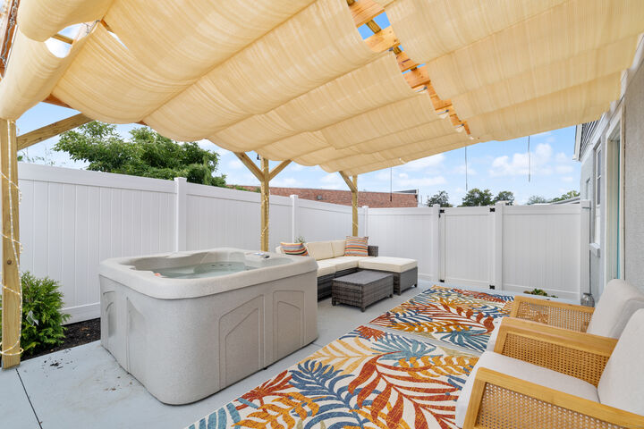 Property Photo:  725 Boston Post Road  CT 06475 