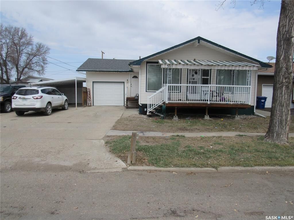 Property Photo: 301 7th Avenue W SK S0L 2V0