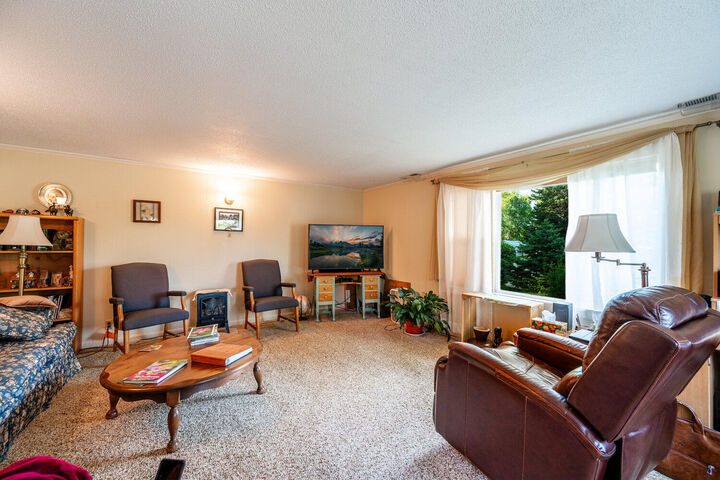 Property Photo: 936 N Carrington Avenue WY 82834