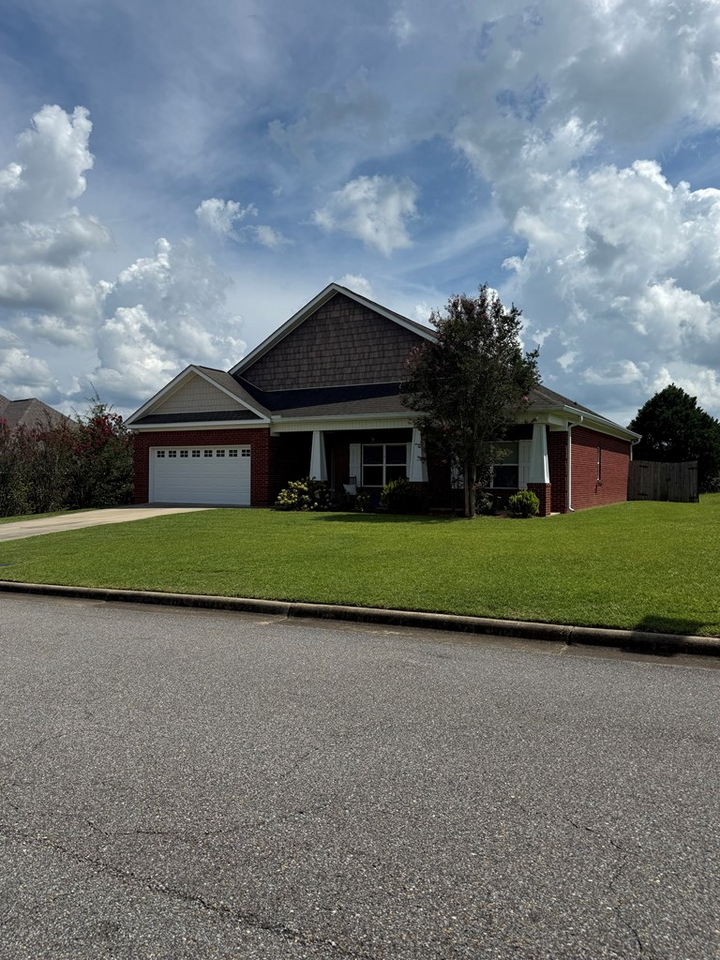 Property Photo: 102 Tiffany Dr AL 36301