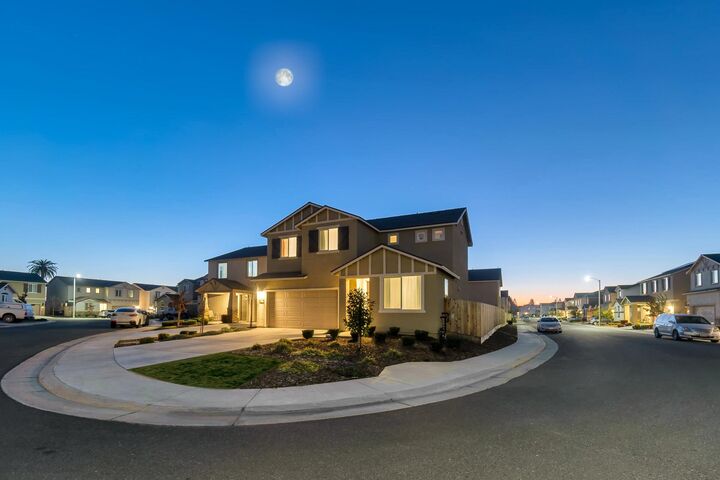 2207 S Crumal Street  Visalia CA 93292 photo