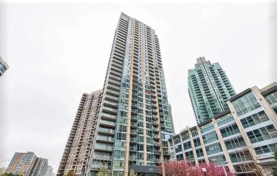 Property Photo:  225 Webb Drive 2707  ON L5B 4P2 