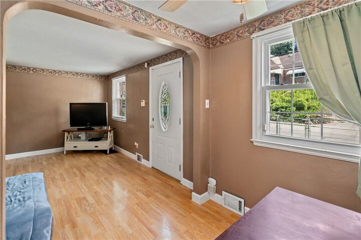 Property Photo: 368 Maytide St PA 15227