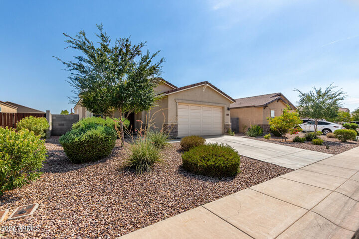 Property Photo: 7027 E Eagle Nest Way AZ 85143