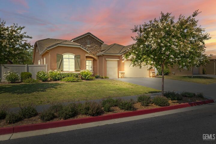 Property Photo: 9904 Toscana Drive CA 93306