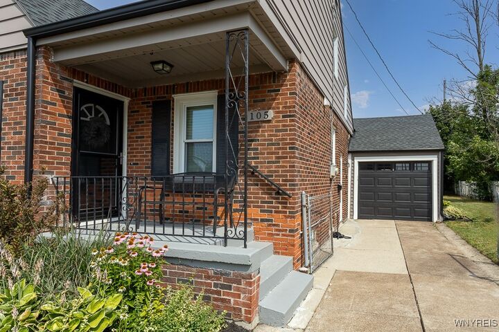 Property Photo: 105 Oakridge Avenue NY 14217