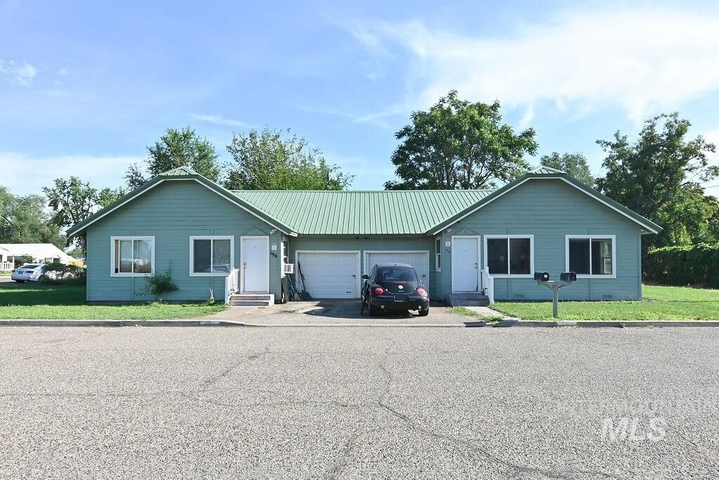 Property Photo: 173 NW 7th Ave OR 97914