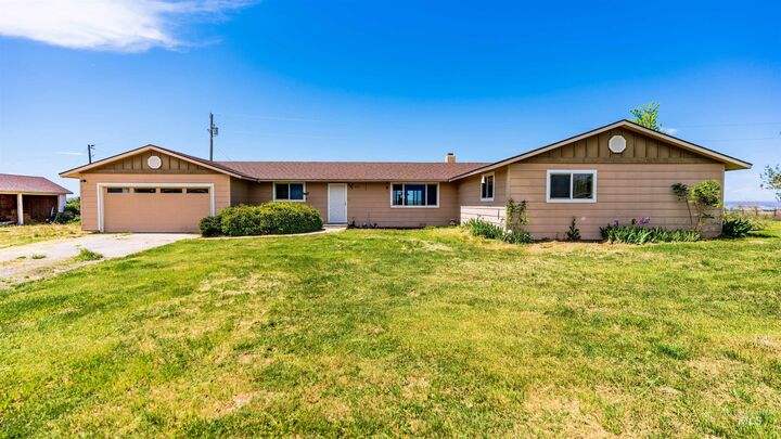 Property Photo: 3915 E 1st Lane ID 83660