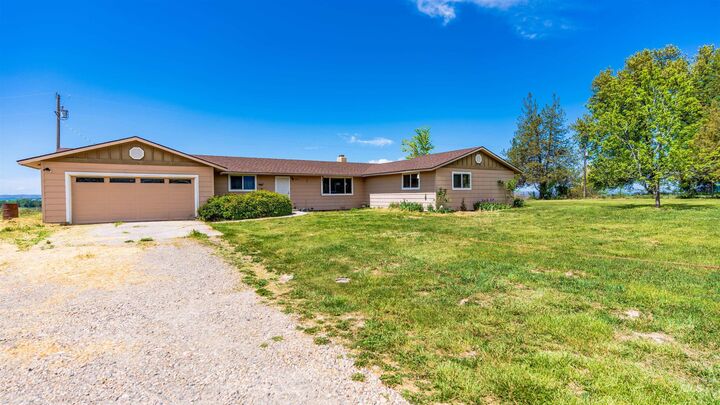 Property Photo:  3915 E 1st Lane  ID 83660 