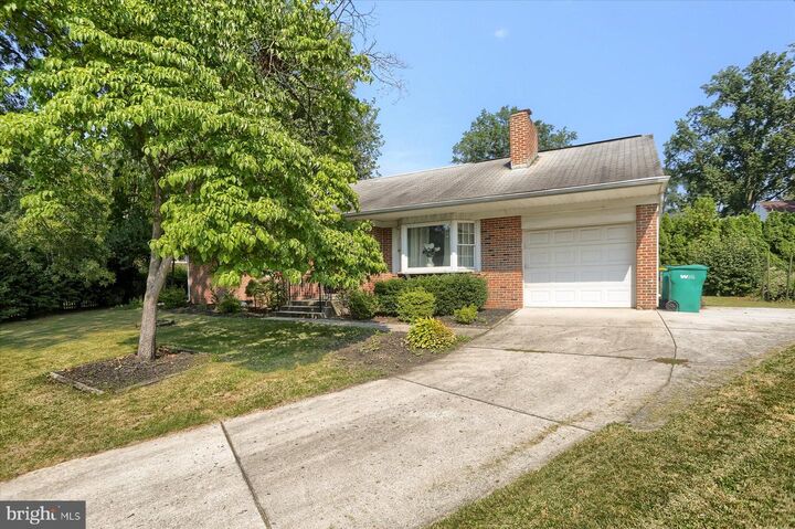 Property Photo: 9 Gale Circle PA 17011