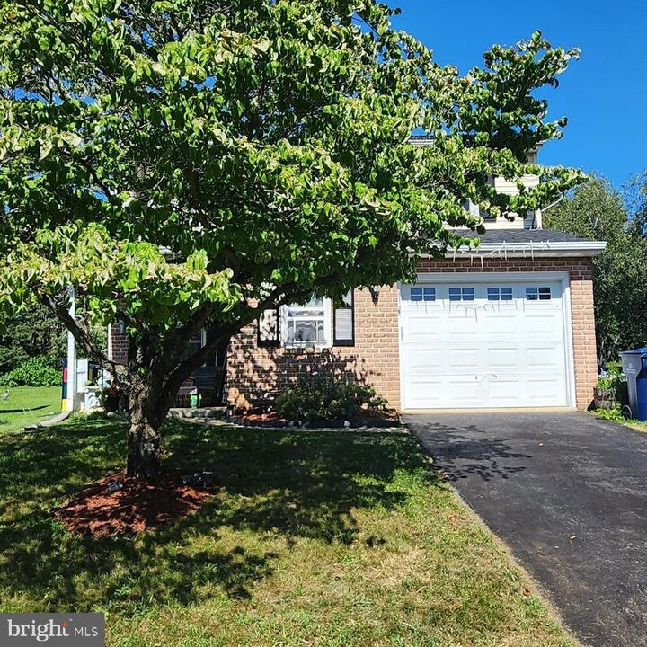 214 Linda Terrace  Ephrata PA 17522 photo