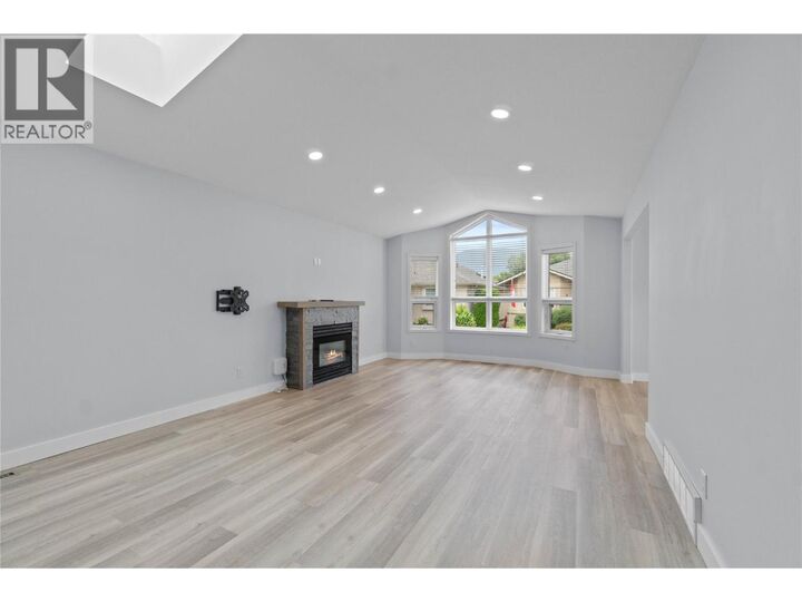 Property Photo:  350 Hudson Street Northwest 3  BC V1E 1P4 
