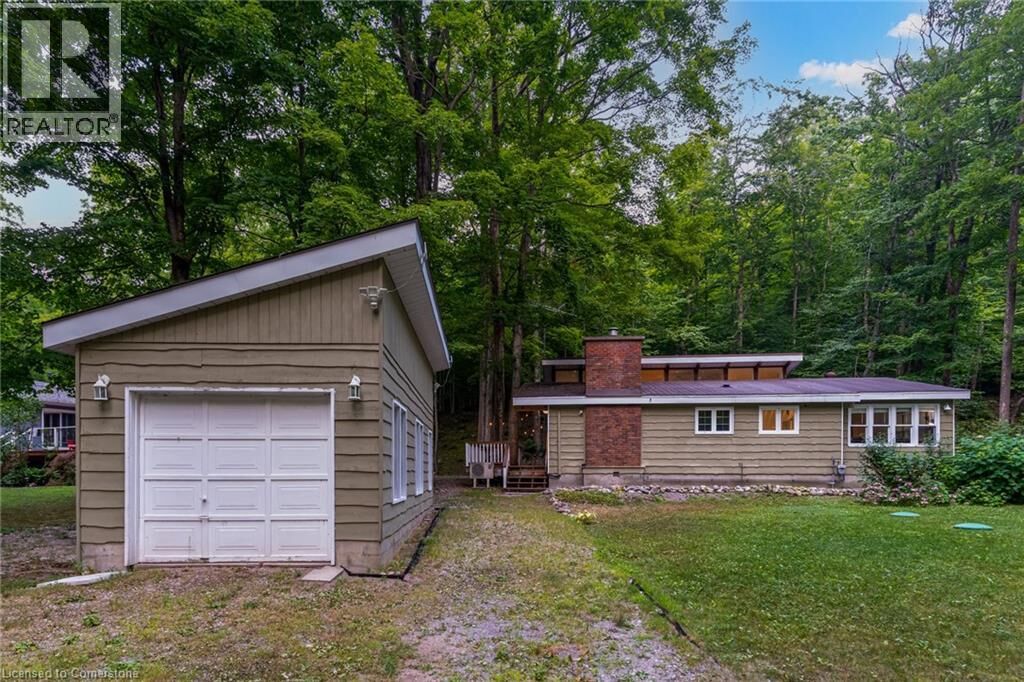 Property Photo:  105 Silver Birch Drive  ON L9M 0M6 