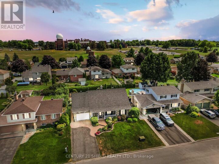 Photo de la propriété:  1989 Belvedere Crescent  ON K6H 6L9 