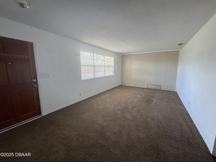 Property Photo: 2411 Kenilworth Avenue FL 32119
