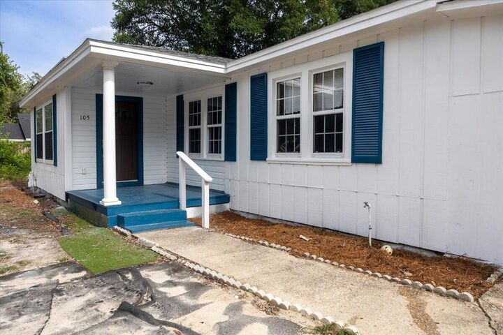 Property Photo:  105 NW Lincoln Drive  FL 32547 
