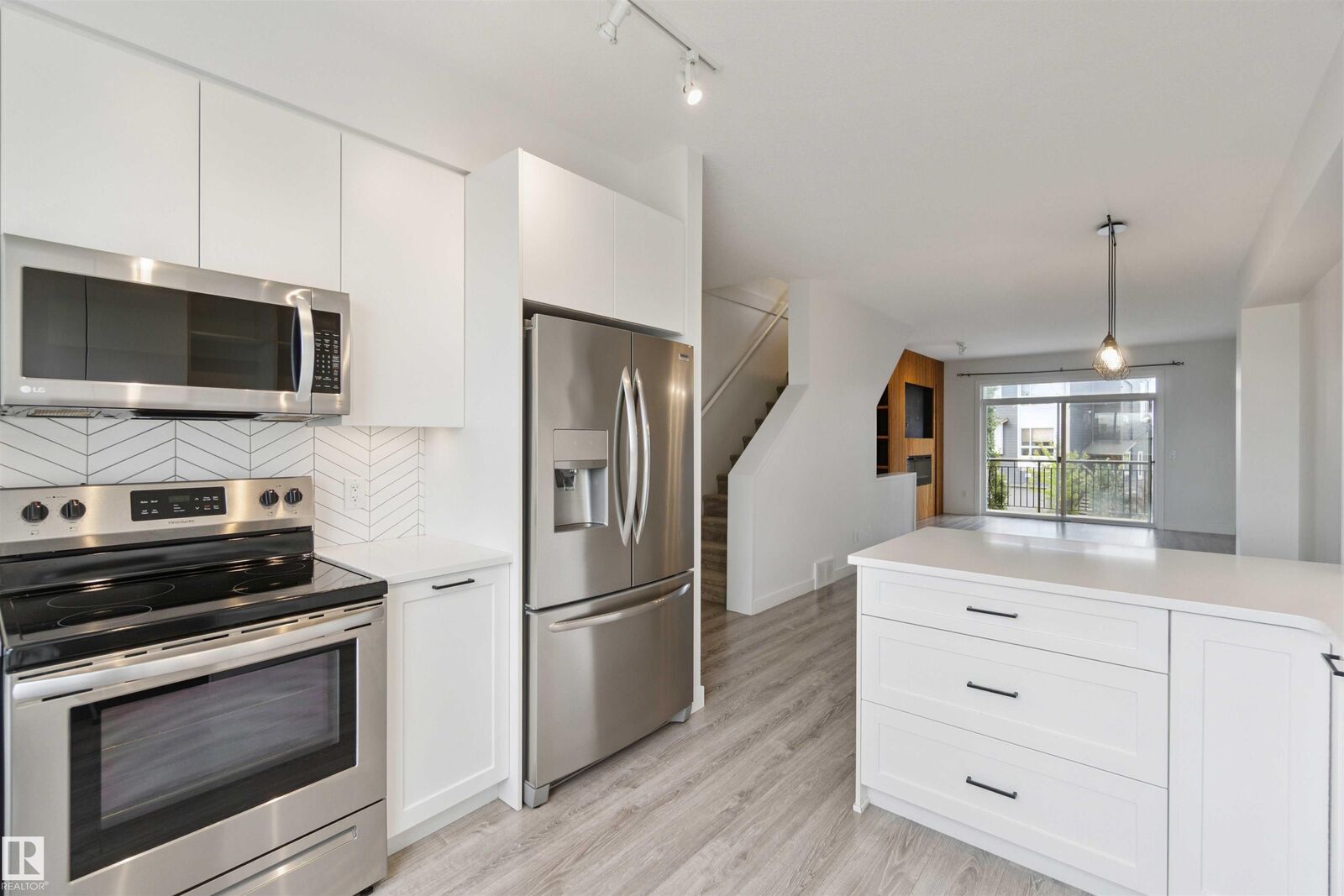 Property Photo: 100 Jensen Lakes Boulevard 3 AB T8N 7T9