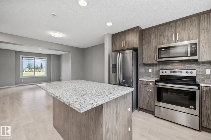 Photo de la propriété:  3025 151 Avenue NW 2  AB T6Y 3W4 