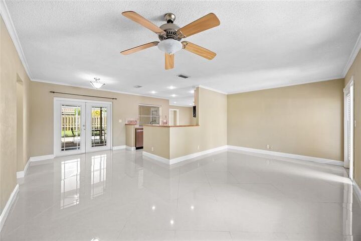 Property Photo:  2025 NW 38th St  FL 33309 