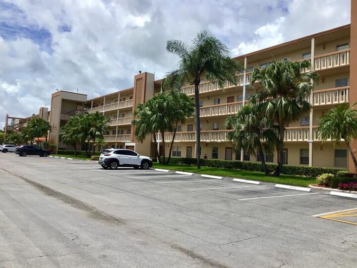 Property Photo: 1004 Newcastle A 1004 FL 33434