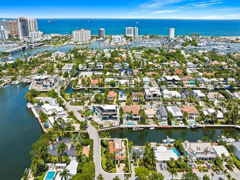 Property Photo: 500 Flamingo Dr FL 33301