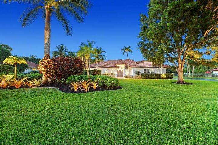 Property Photo: 13841 Alexandria Ct FL 33325