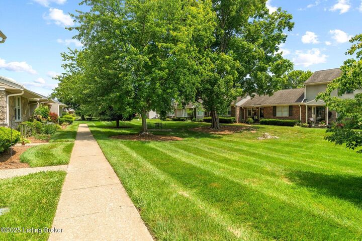 Property Photo: 10505 Kovats Ct KY 40223