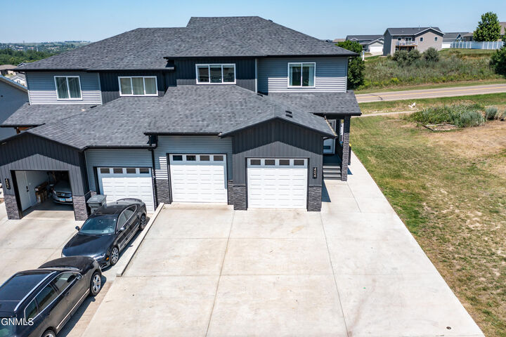 Property Photo: 404 Lena Court SE ND 58554