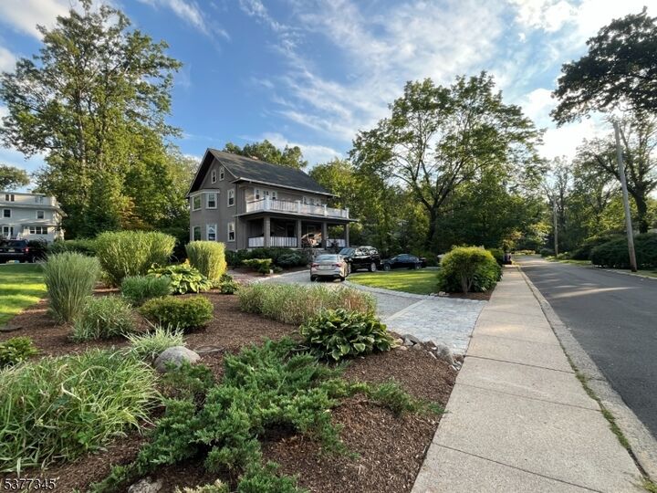 Property Photo:  6 Larchdell Way  NJ 07046 