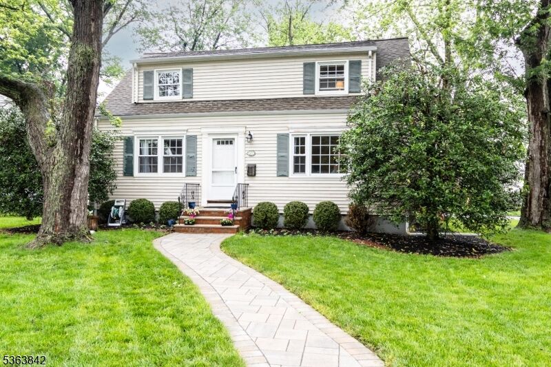 Property Photo:  27 Poplar Pl  NJ 07023 