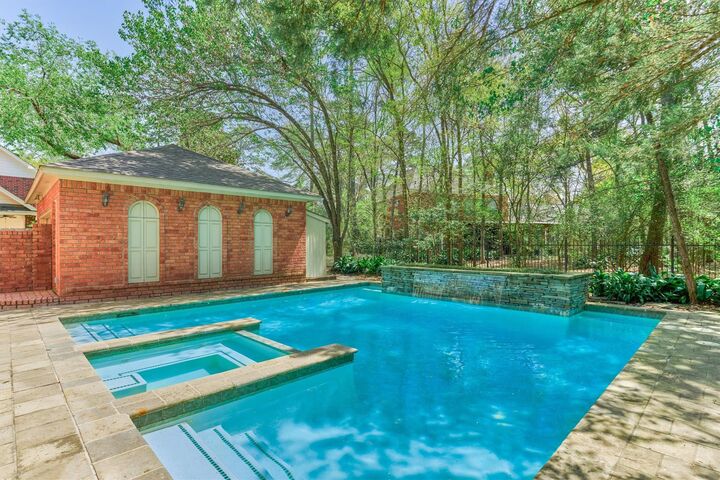 Property Photo: 115 E Shadowpoint Circle TX 77381