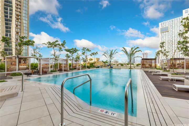 987 Queen Street 3907  Honolulu HI 96814 photo
