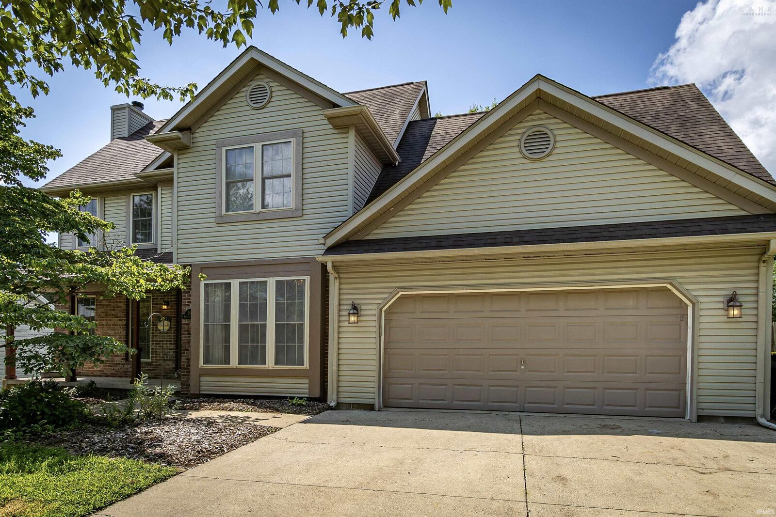 Property Photo: 705 W Whitethorn Way IN 47403