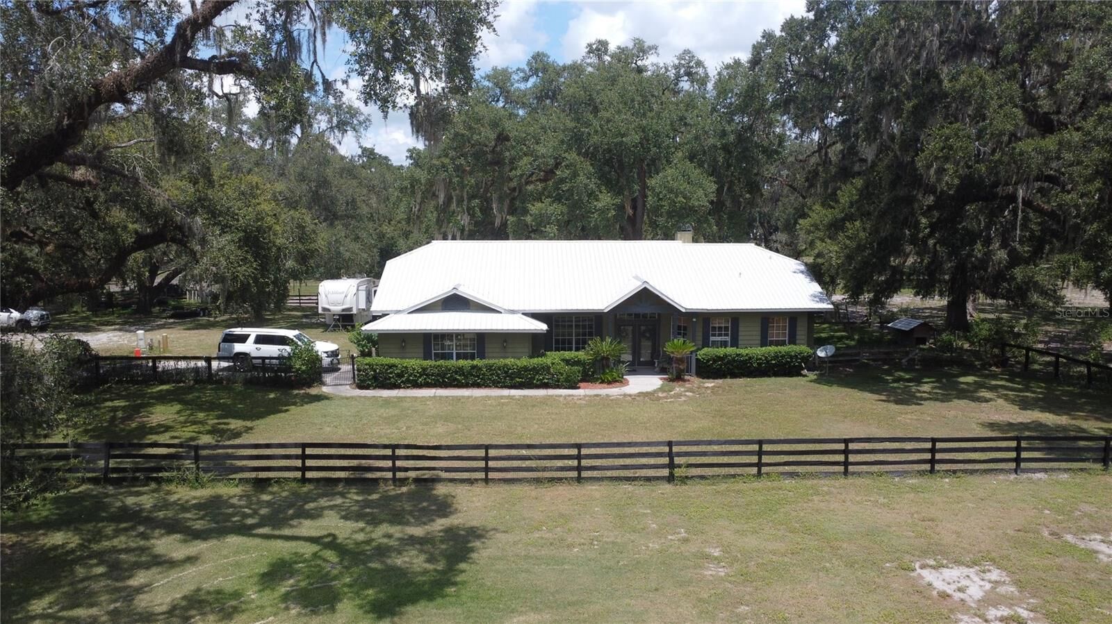Property Photo: 4457 Cr 542H FL 33513