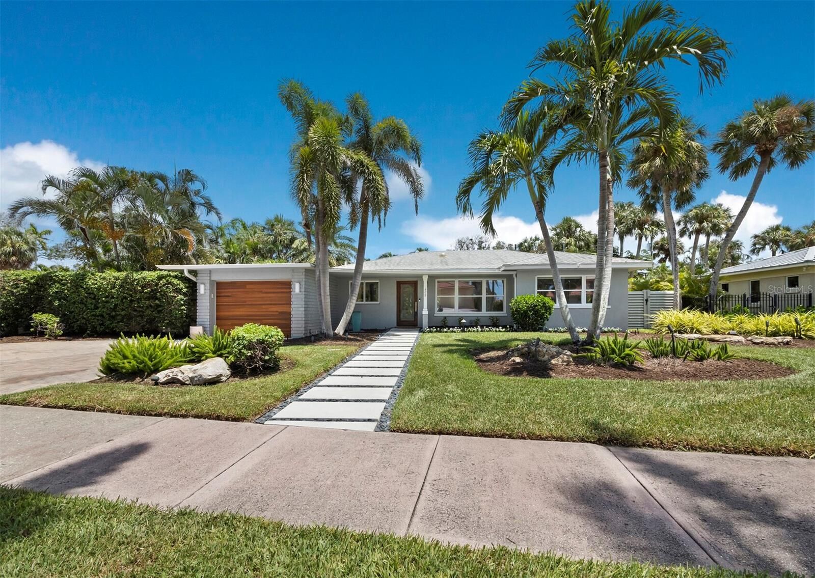 Property Photo:  409 N Washington Drive  FL 34236 
