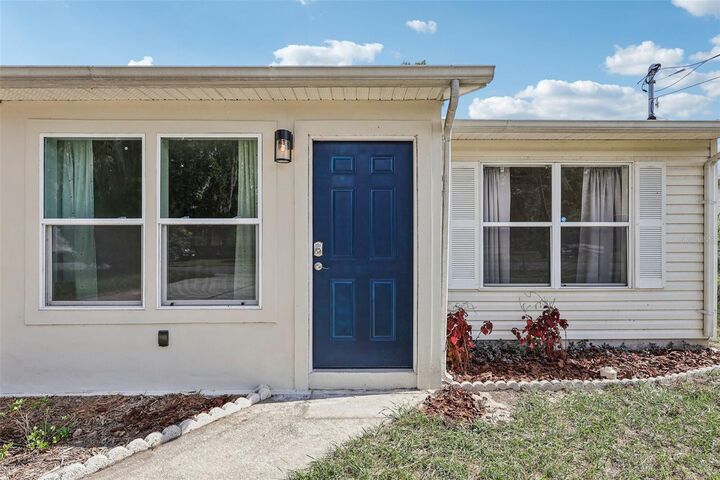 Property Photo:  500 E Caroline Street  FL 32778 