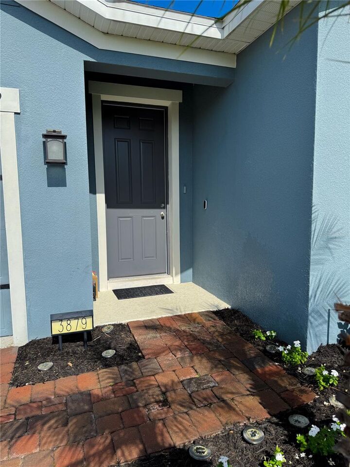 Property Photo: 3879 Hanworth Loop FL 32773