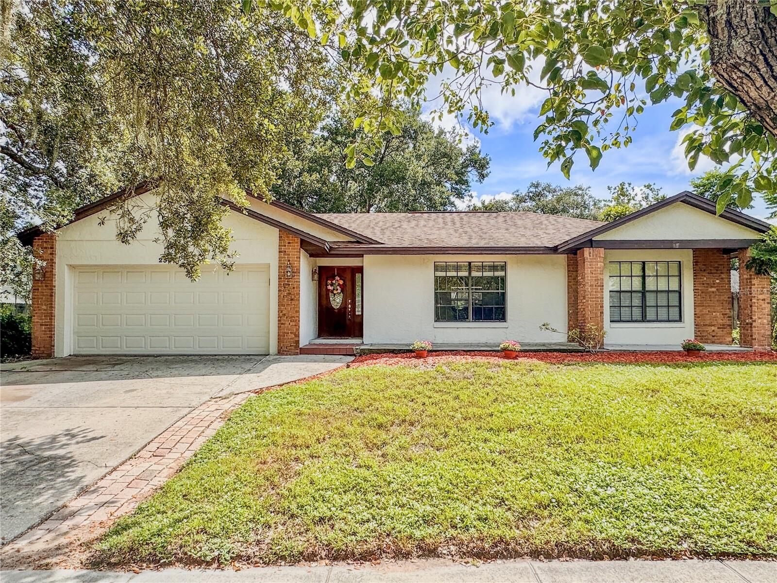 Property Photo:  2507 Creekview Circle  FL 32765 