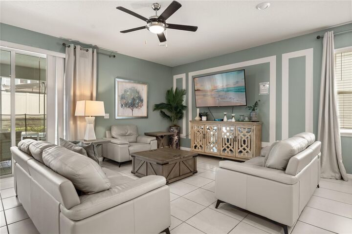 Property Photo: 2036 Lelani Cir FL 33897