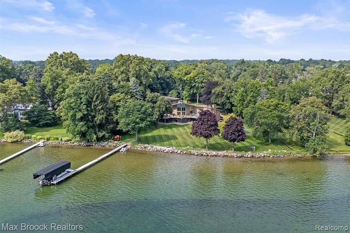 Property Photo: 3333 W Shore Drive MI 48324 2372
