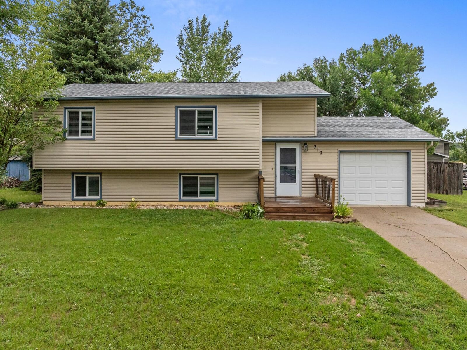 Property Photo:  310 Durango Dr  ND 58722 