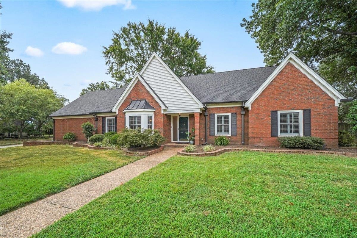 Property Photo: 813 Meadow Vale Dr TN 38017