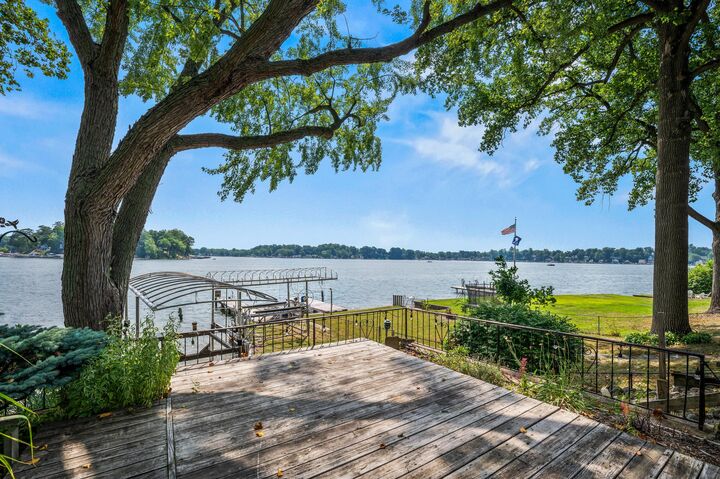 Property Photo:  5505 Lakewood Drive  MI 49038 